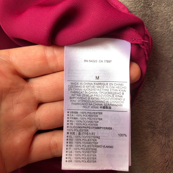 Banana Republic Tulip Hem Blouse Long Sleeve Size Medium Berry Magenta Colour - Picture 16 of 17